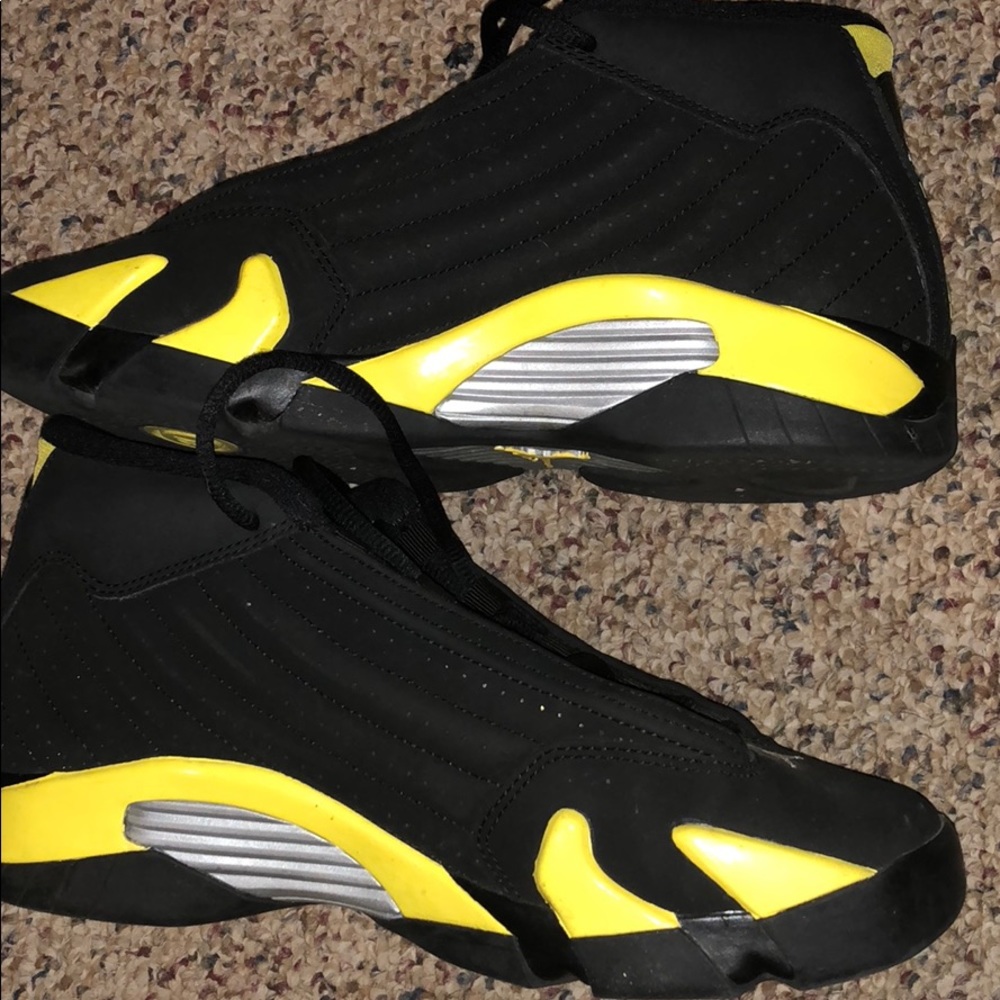 Yellow and black Jordan’s - Picture 4 of 4
